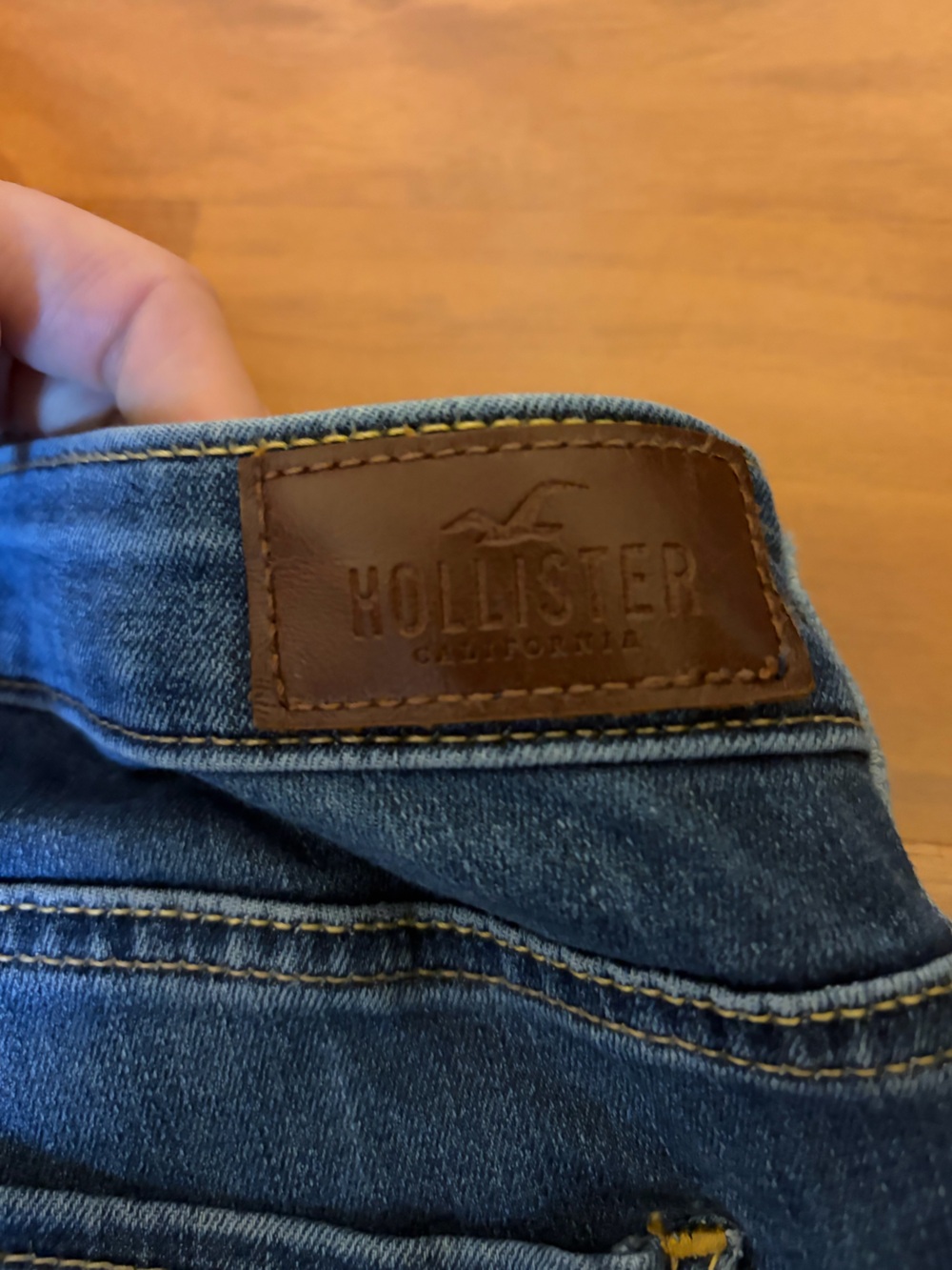 Hollister Skinny Jeans in Faded Blue Wash - Picture 4 of 4